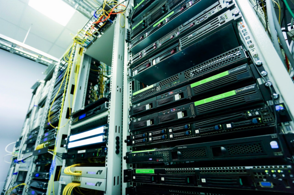 What are the advantages of server virtualisation?